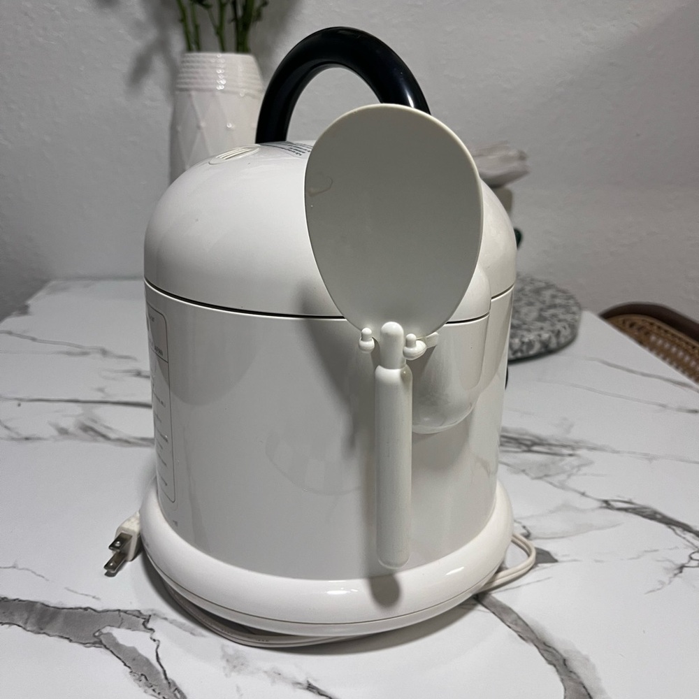 Sanyo Vintage White Rice Cooker - Picture 3 of 12